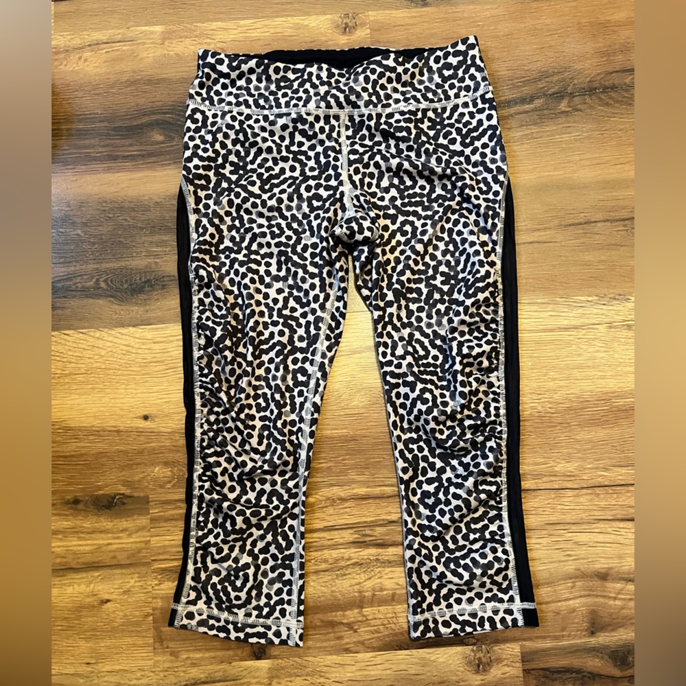 LULULEMON athletica Leopard Print crop Leggings size 6